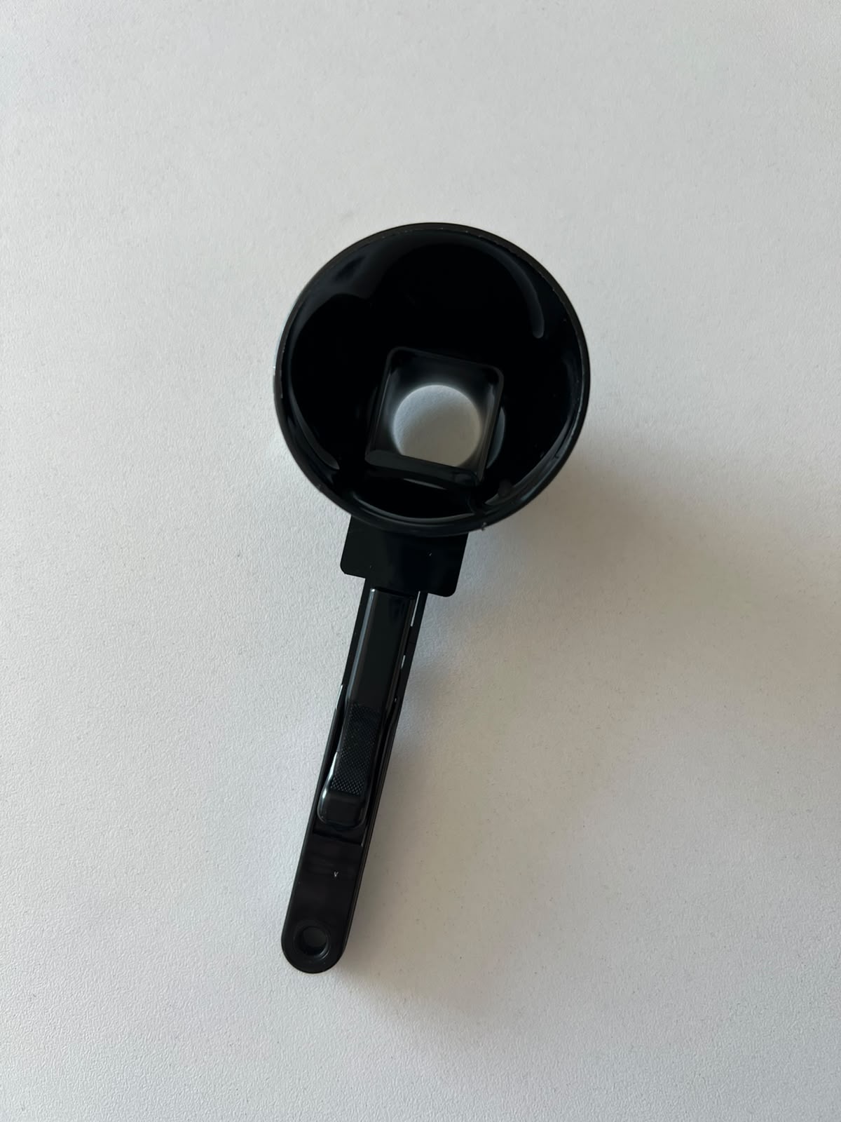 NIKA SCOOP™ | Cuchara Medidora + Embudo 2 en 1 Medí. Cargá. Sin derrames